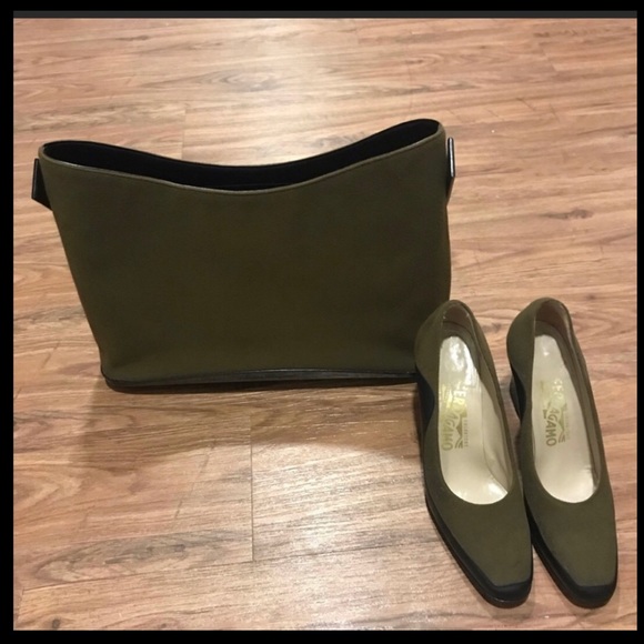 Salvatore Ferragamo like new gorgeous hobo - Picture 2 of 10